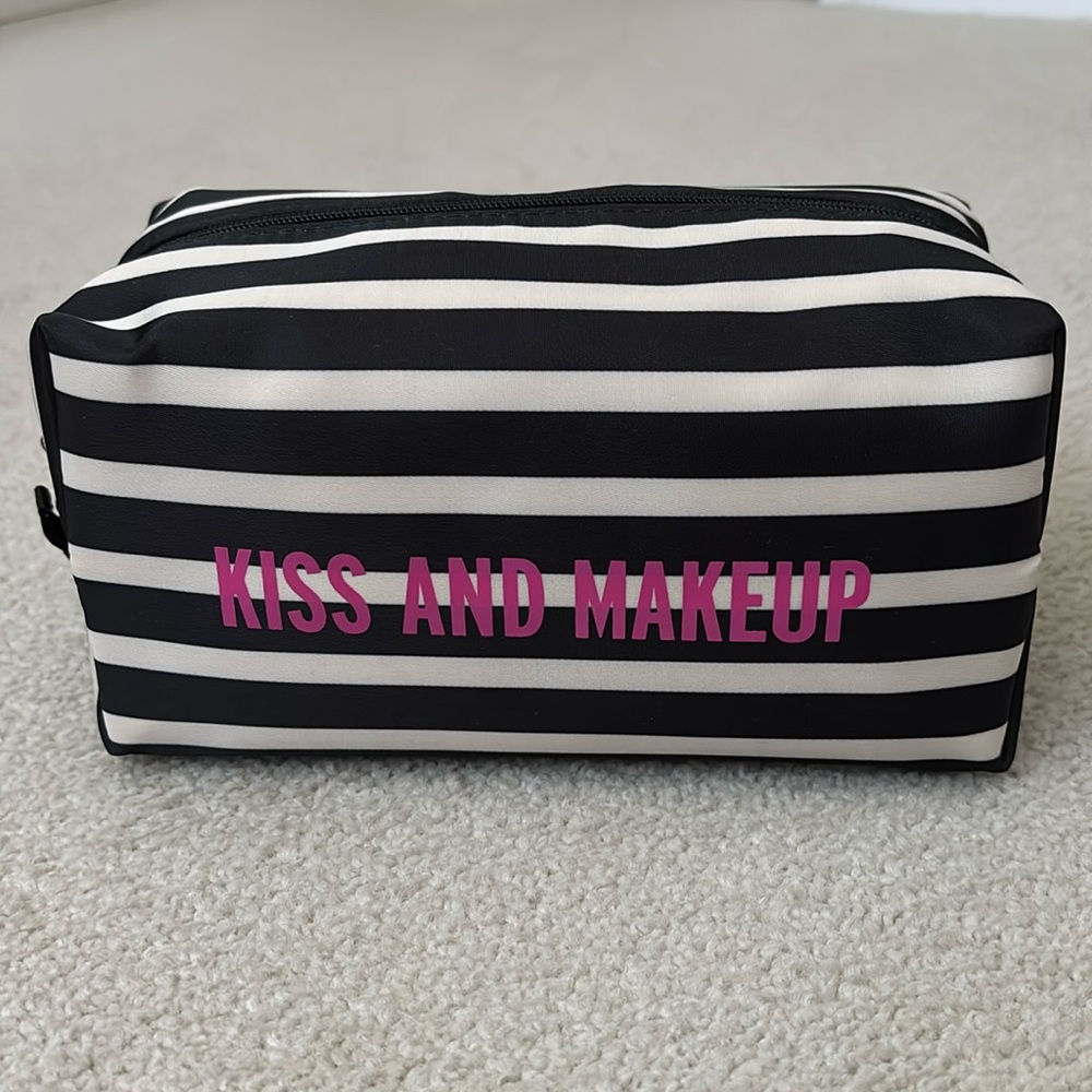 NWT Kate Spade “Kiss and Makeup” Makeup Bag